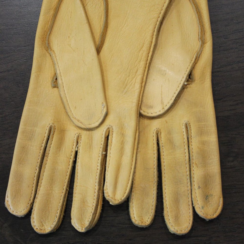 TAN VINTAGE LEATHER(?) GLOVES - Picture 7 of 7